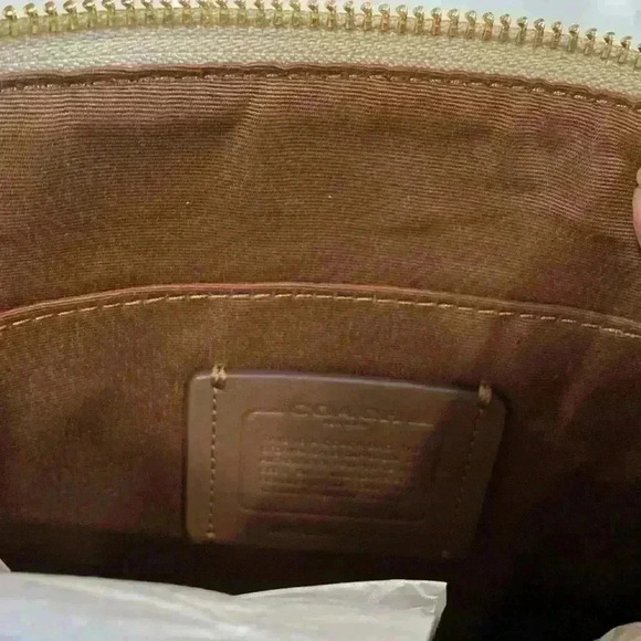 Beautiful NWT Coach Crossbody - Picture 9 of 13